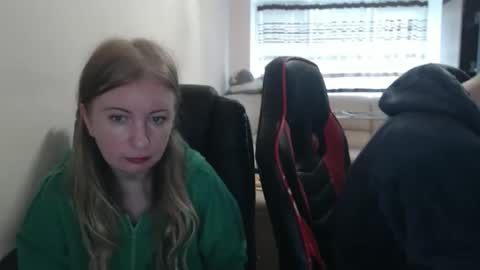 Snapshot of jenisandpeter chatting on October 2025 06:57:01 AM JenisAndPeter online show from October 2025 06:57:01 AM