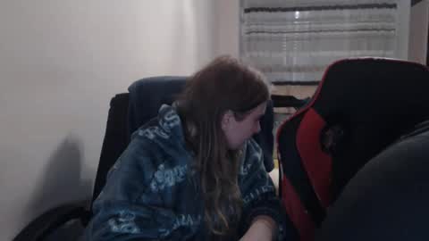 Snapshot of jenisandpeter chatting on December 2025 05:09:01 PM JenisAndPeter online show from December 2025 05:09:01 PM