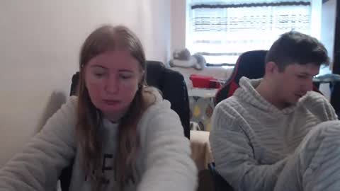 Snapshot of jenisandpeter chatting on December 2025 08:18:01 AM JenisAndPeter online show from December 2025 08:18:01 AM