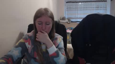 Snapshot of jenisandpeter chatting on December 2025 06:19:01 AM JenisAndPeter online show from December 2025 06:19:01 AM