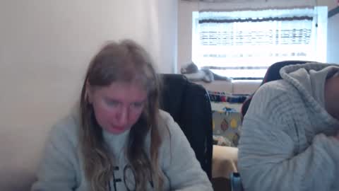 Snapshot of jenisandpeter chatting on February 2026 07:32:02 AM JenisAndPeter online show from February 2026 07:32:02 AM