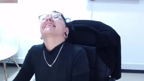 jenn online show from October 2025 04:19:01 PM