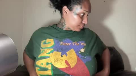 Snapshot of jenni_cash chatting on June 2026 12:24:01 AM Mistress Jenni online show from June 2026 12:24:01 AM