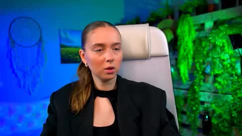 Jennifer online show from February 2026 07:23:01 PM