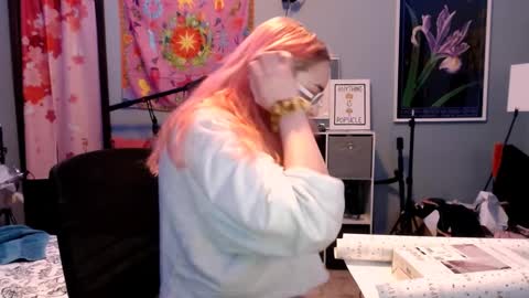 Snapshot of jennifergwen chatting on February 2025 07:47:02 PM Jennifer Gwen online show from February 2025 07:47:02 PM