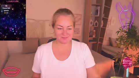 Jennifer online show from November 2025 08:19:02 PM