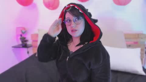 Angela online show from September 2025 03:02:01 PM