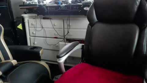 jeremiah0827 online show from December 2025 07:42:02 PM