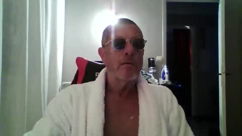 Snapshot of jerflor chatting on October 2025 03:58:01 PM jerflor online show from October 2025 03:58:01 PM