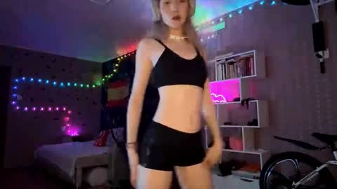 jerrienyhan online show from November 2025 02:39:02 PM