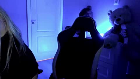 jess1ca_rabb1t online show from December 2024 01:12:01 PM