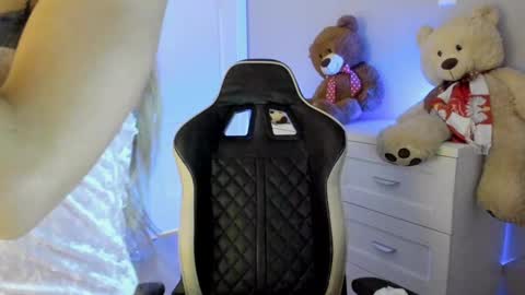 jess1ca_rabb1t online show from January 2025 02:47:01 PM