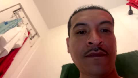 Snapshot of jesselopezcali chatting on December 2025 08:35:01 PM Hungjessy online show from December 2025 08:35:01 PM