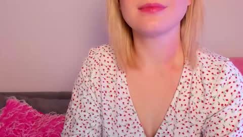 Snapshot of jessicabeverly chatting on March 2026 12:43:01 PM JessicaBeverly online show from March 2026 12:43:01 PM