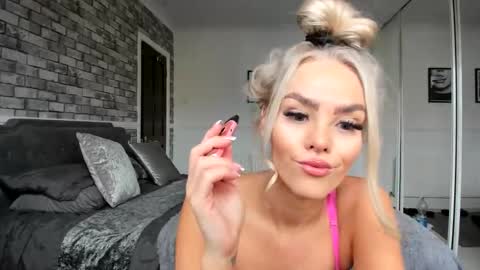 jessiebella0210_ online show from October 2025 01:28:01 PM