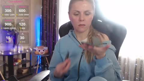 Snapshot of jessiemays chatting on April 2026 10:23:01 AM Jess online show from April 2026 10:23:01 AM