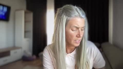 Jessye online show from September 2025 09:56:01 AM