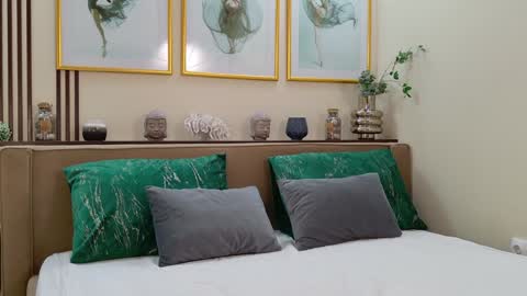 Francesca online show from January 2025 07:48:02 AM