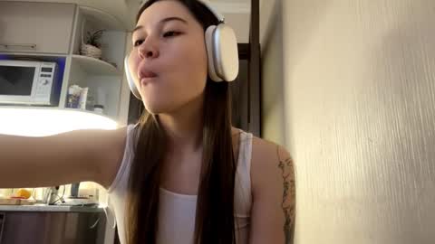 Lynn online show from October 2025 07:23:02 AM