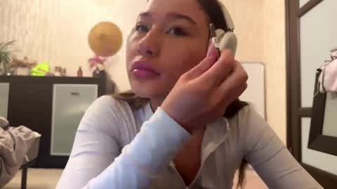 Lynn online show from November 2025 07:20:01 AM