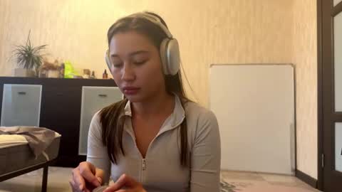 Lynn online show from November 2025 07:09:02 AM