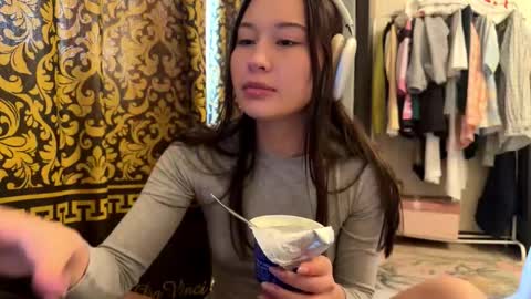 Lynn online show from November 2025 07:25:01 AM