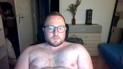 jeuneloup92 online show from November 2025 05:00:02 PM