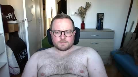 jeuneloup92 online show from November 2025 09:57:01 AM