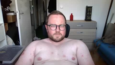 jeuneloup92 online show from July 2026 04:00:02 PM