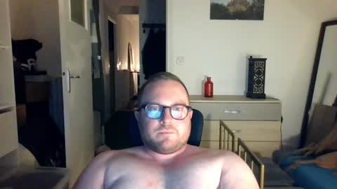 jeuneloup92 online show from July 2026 12:17:01 AM