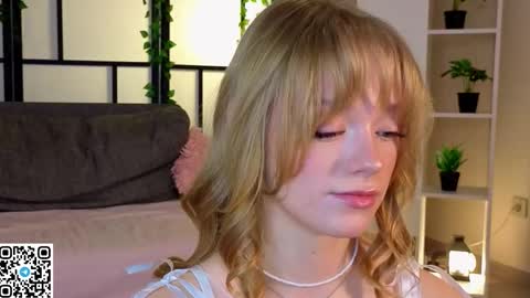 Gwen online show from March 2026 08:05:01 PM