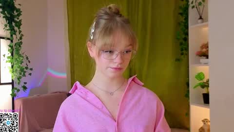 Gwen online show from April 2026 08:20:02 PM