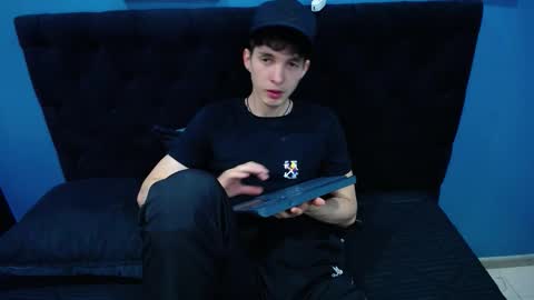 Jheampiero online show from November 2025 01:45:01 PM