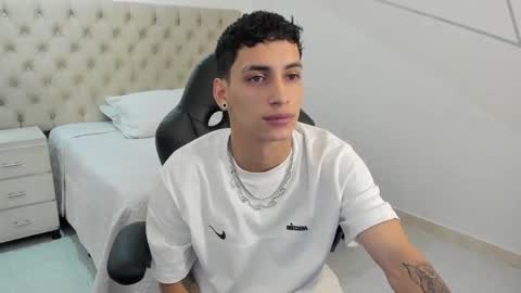 jhoanleandro online show from September 2025 04:02:02 AM