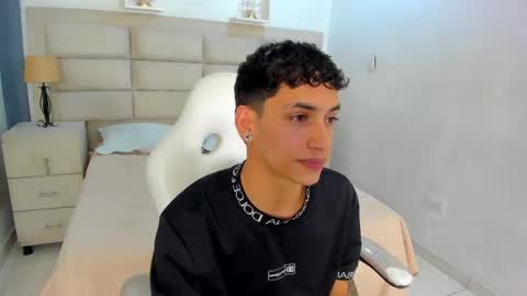 jhoanleandro online show from December 2025 05:57:01 AM