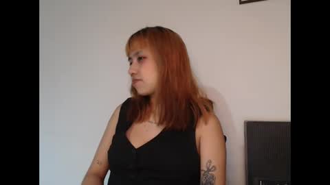 Snapshot of jinxxx_08 chatting on December 2025 01:44:02 AM Minaa online show from December 2025 01:44:02 AM