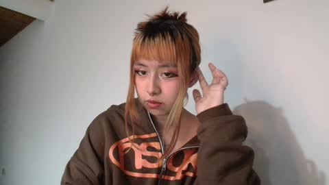 Snapshot of jinxxx_08 chatting on December 2025 02:21:01 AM Minaa online show from December 2025 02:21:01 AM