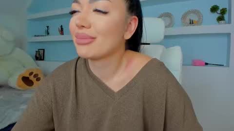 Juliee online show from October 2025 07:38:02 PM