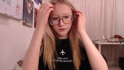 joan_kiss online show from October 2025 02:47:01 PM