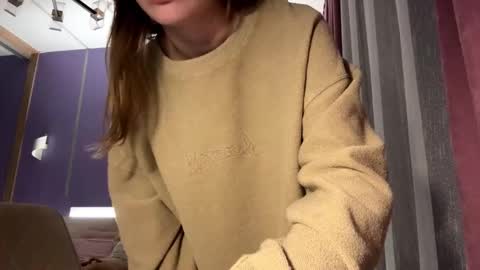 Lina online show from December 2025 02:35:02 PM