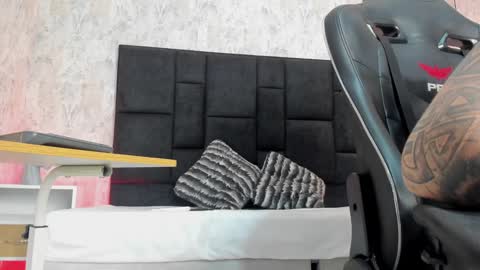 Snapshot of joeysexx1 chatting on December 2024 07:42:01 AM online show from December 2024 07:42:01 AM