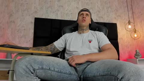 Snapshot of joeysexx1 chatting on December 2024 03:43:01 AM online show from December 2024 03:43:01 AM