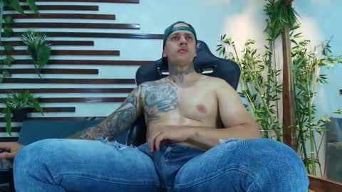 Snapshot of joeysexx1 chatting on October 2025 03:25:03 AM online show from October 2025 03:25:03 AM