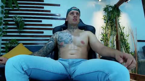 Snapshot of joeysexx1 chatting on October 2025 05:10:02 AM online show from October 2025 05:10:02 AM