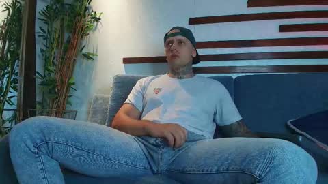 Snapshot of joeysexx1 chatting on November 2025 03:05:01 AM online show from November 2025 03:05:01 AM