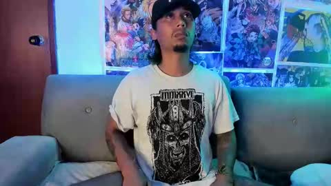 Snapshot of johncarrie chatting on January 2026 01:32:02 AM John carrie Independent Help me reach my goal 100 likes and 10000 followers online show from January 2026 01:32:02 AM