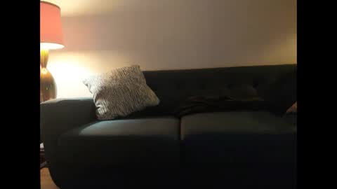 Johnee online show from October 2025 08:45:01 AM