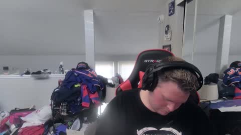 johnfernandez784 online show from May 2026 01:17:02 PM