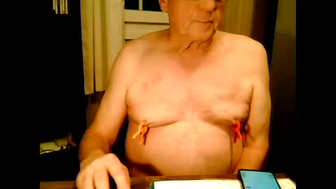 johnjohn6226 online show from December 2025 04:35:02 PM