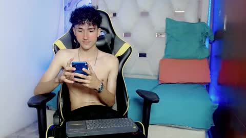 johnny_cagee online show from December 2025 06:11:01 AM